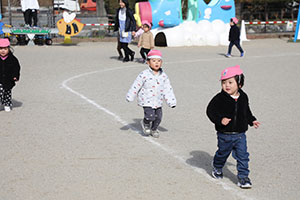 マラソン頑張っています　ひよこ・りす・うさぎ・ばら