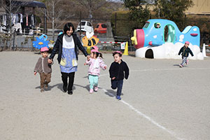 マラソン頑張っています　ひよこ・りす・うさぎ・ばら