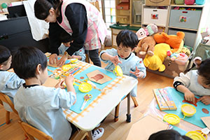 絵馬の制作　こあら