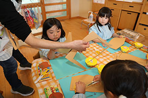 絵馬の制作　こあら