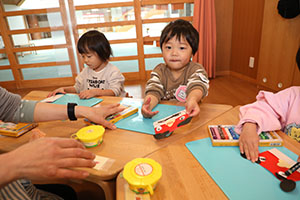 獅子舞の制作　ひよこ