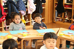 獅子舞の制作　ひよこ