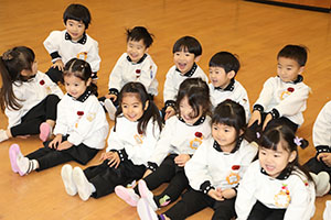 体操教室　ー鉄棒ー　きりん