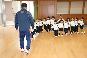 体操教室　ー鉄棒ー　ぱんだ