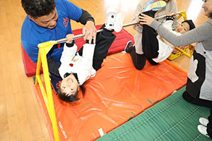 体操教室　ー鉄棒ー　ぱんだ