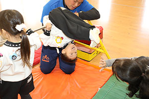 体操教室　ー鉄棒ー　ぱんだ