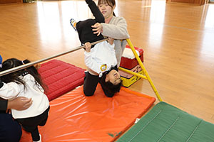 体操教室　ー鉄棒ー　ぱんだ