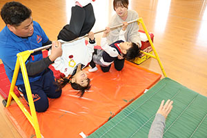 体操教室　ー鉄棒ー　ぱんだ