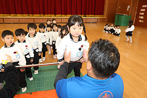 体操教室　ー鉄棒ー　こあら