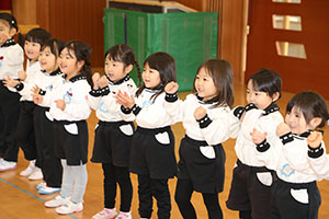 体操教室　ー鉄棒ー　こあら