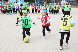 サッカー教室が開かれました　B・D