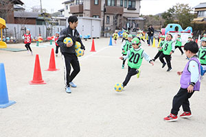 サッカー教室が開かれました　B・D