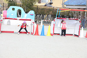 サッカー教室が開かれました　C