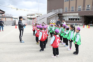 サッカー教室が開かれました　C