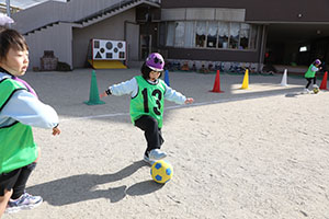 サッカー教室が開かれました　C