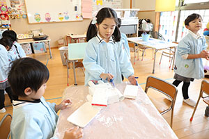 作品展の制作活動　すみれ