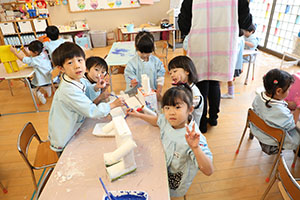 作品展の制作活動　すみれ