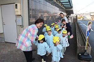 お散歩へでかけました　ひよこ・あひる・ぺんぎん