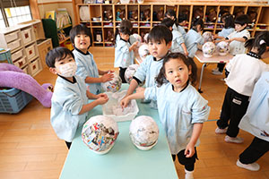 張り子の制作　すみれ