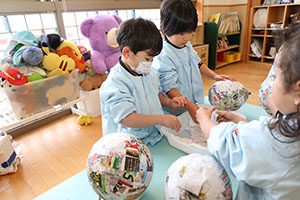 張り子の制作　すみれ