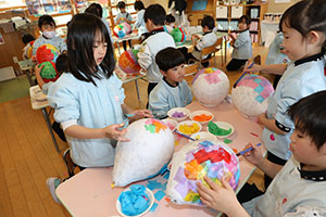 張り子の制作　D