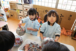 張り子の制作　ばら