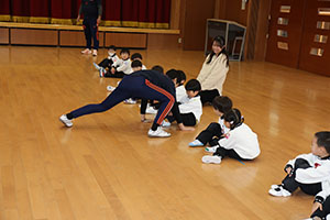 体操教室　－鉄棒ー　りす