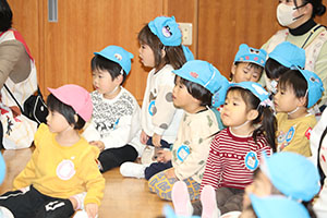 1月生まれの誕生会「ブラックシアター」　NO．1