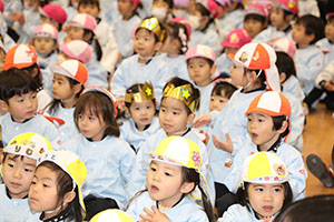 1月生まれの誕生会「ブラックシアター」　NO．1