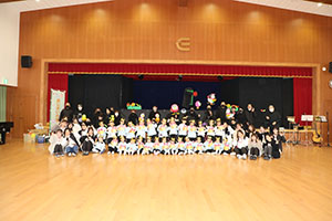 1月生まれの誕生会「ブラックシアター」　NO．1