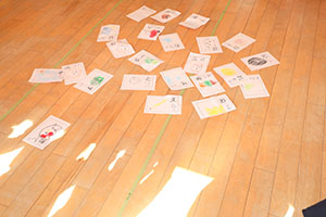 カルタとり楽しかったね　りす・ことり