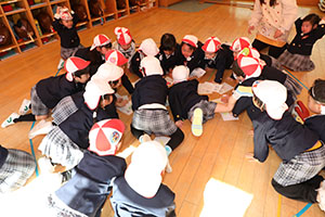 カルタとり楽しかったね　りす・ことり