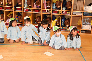 カルタとり楽しかったね　りす・ことり