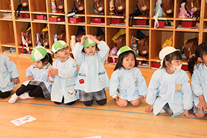 カルタとり楽しかったね　りす・ことり