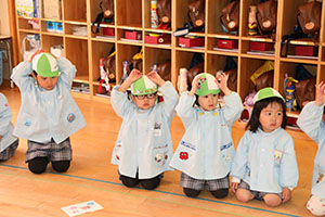 カルタとり楽しかったね　りす・ことり