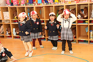 カルタとり楽しかったね　りす・ことり