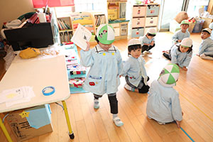 カルタとり楽しかったね　りす・ことり