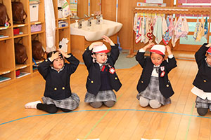 カルタとり楽しかったね　りす・ことり