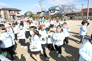 節分　みんなで豆まきをしました　全園児　　NO．2