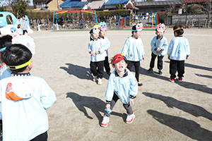 節分　みんなで豆まきをしました　全園児　　NO．2