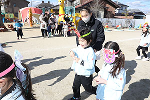 節分　みんなで豆まきをしました　全園児　　NO．2