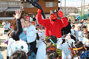 節分　みんなで豆まきをしました　全園児　　NO．2