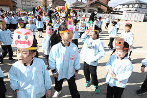 節分　みんなで豆まきをしました　全園児　　NO．2