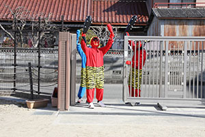 節分　みんなで豆まきをしました　全園児　　NO．2