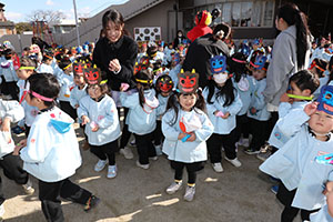 節分　みんなで豆まきをしました　全園児　　NO．2