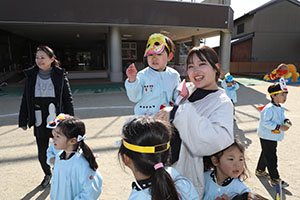 節分　みんなで豆まきをしました　全園児　　NO．2