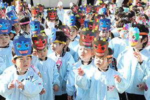 節分　みんなで豆まきをしました　全園児　　NO．1