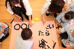 作品展のかんばんの制作　りす・きりん