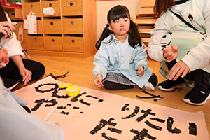 作品展のかんばんの制作　りす・きりん