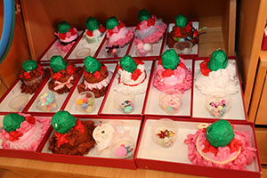 作品展のかんばんの制作　りす・きりん